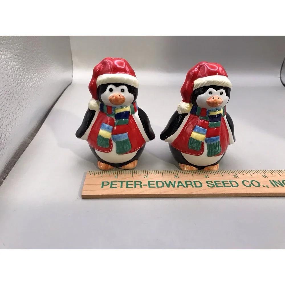Scott's Christmas Collectables Penguin Salt & Pepper‎ Shakers With Box